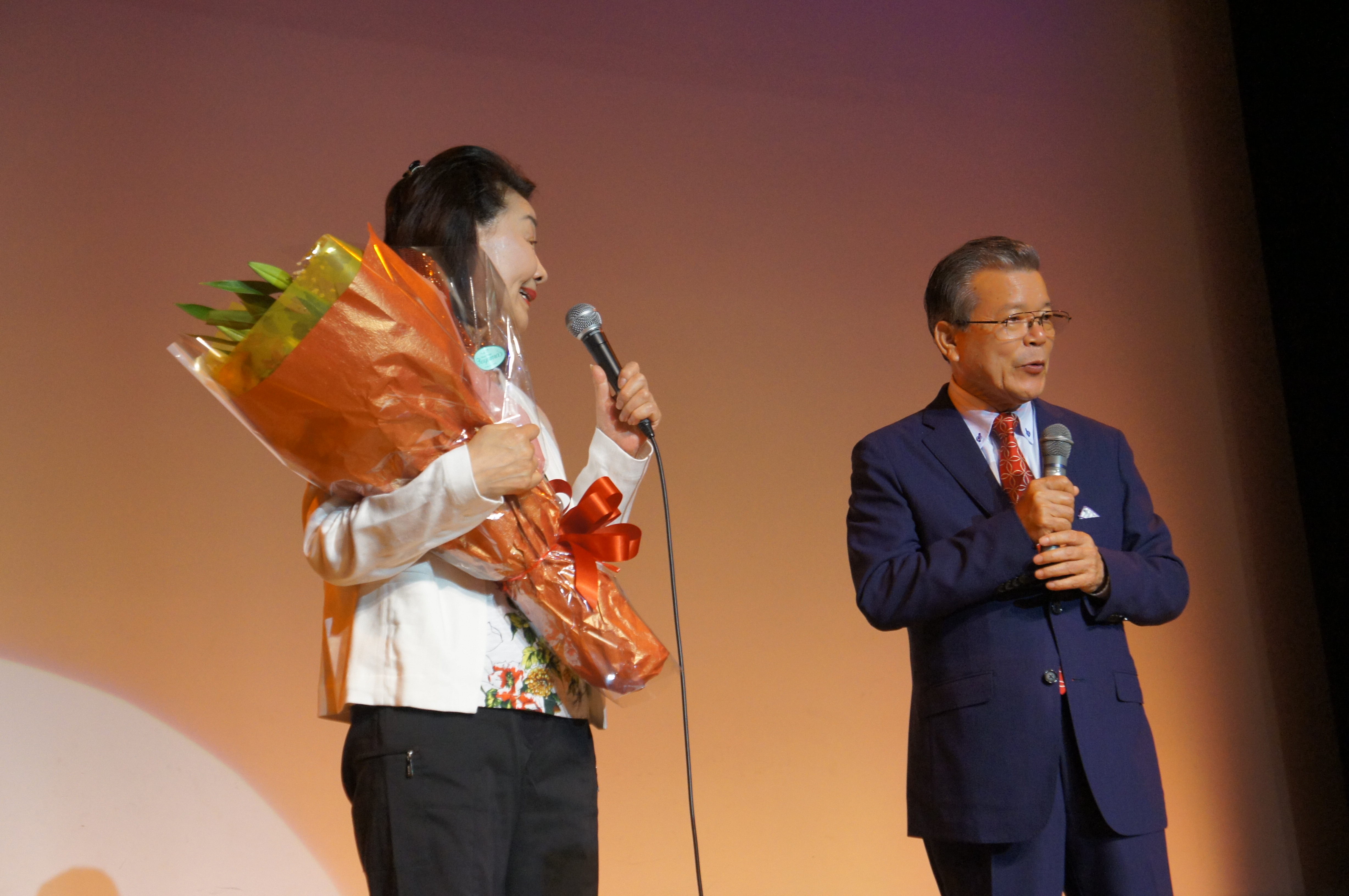 新曲「おんな憂き世川」もこれぞ演歌のメロディラインをつけていただいております